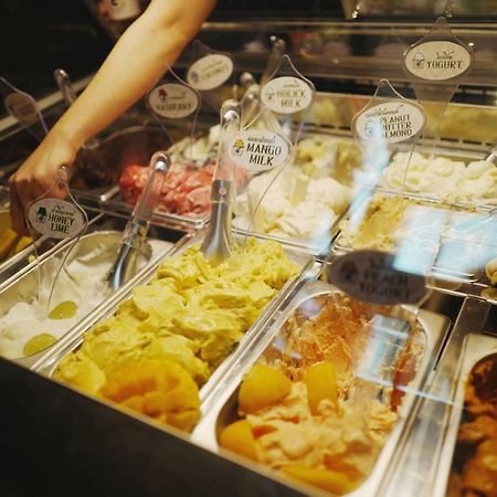 Bed and Breakfast Ghee Gelato House Бангкок Екстер'єр фото